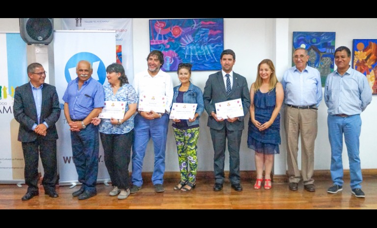 Luis Aguilera, concejal de La Serena; Roberto Jacob, alcalde de La Serena; Rosa Gallardo, Organización Socio Cultural la Pampa; Carlos Valdebenito, Inmobiliaria PY; Daisy Molina, Endulzantes Daily; Germán López, Coopeuch; Lucía Pinto, concejala de La Serena; Alejandro Pino, concejal de La Serena; y Pablo Tabilo, administrador Centro Comunitario y Cultural Cuatro Esquinas La Pampa.