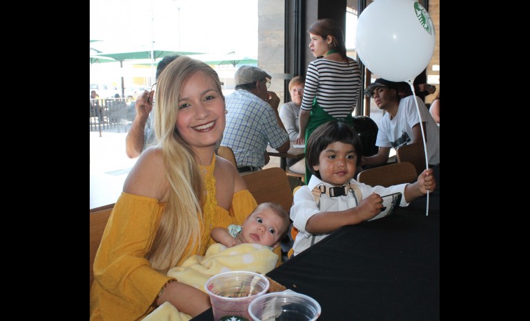 Andreina Ramos con sus hijos Siara y Thiago Ramírez.