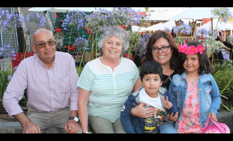 Rubén Marín, María Angélica Zepeda, Vicente Santelices, Verónica Marín y María Ignacia Santelices.