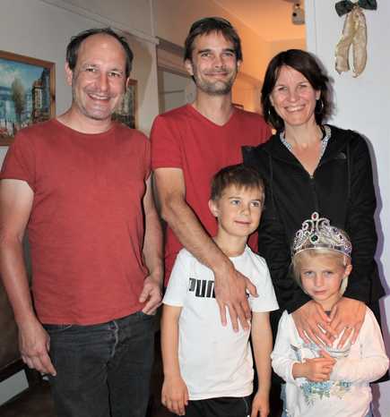 Guillaume Coët junto a Simon, Stephanie, Gabin y Lovane Conseil.