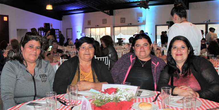 Jessica Acosta, Teresa Cortés, Karin Acosta y Graciela Roco.