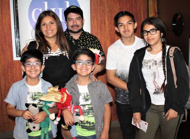 Lucas y Alexis Álvarez Vilches junto a Karina Vilches, Alexis Álvarez Torres, Daniel Barrios y Lorena Espejo.