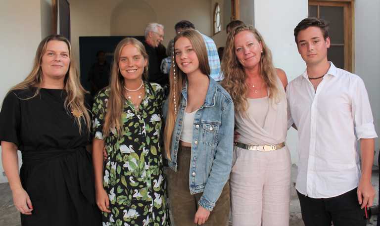 Paulina Ortúzar, Teresita Valencia, Francisca Ortúzar, Carolyn Schäfer y Nicolás Ortúzar.