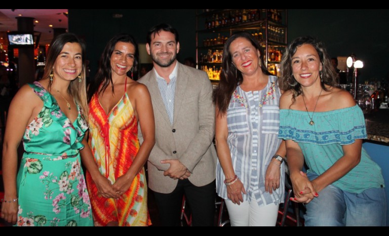 Silvana Ávila, María José Mery, Alejandro Rivero, Consuelo González y Milena Benedetto.