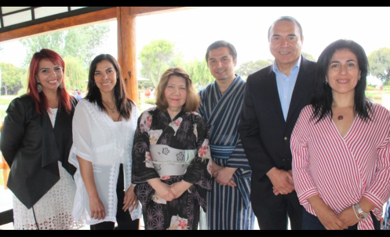 Carola Espinoza, Martha Ramírez, Junko Kuroda, Gonzalo Quezada, Nibaldo Avilés, rector ULS; y Ana Moraga.