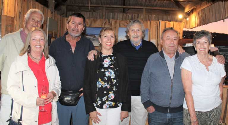 Elsa Gelten, Jorge Ortúzar, Gino Darcangeli, July Osorio, Cristian Castro, Mauricio Espinosa y Susana Amenábar.
