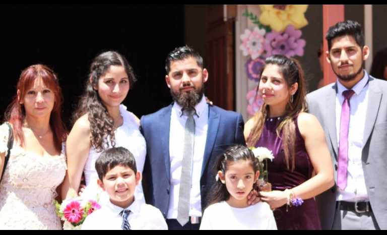 Diego Henríquez y Aeris Jiménez, junto a Elizabeth Cárcamo, Daniela Valencia, Daniel Dumas, Deyanira  Dumas y Dariel Dumas. 