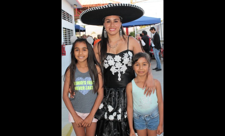 Estefanía Bustamante, Andrea Castillo y Annette Bustamante.