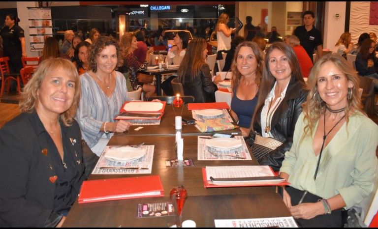 Giulianna Zandonai, Jean Holloway, Paola Albertini, Olga Urbano y Claudia Callegari.