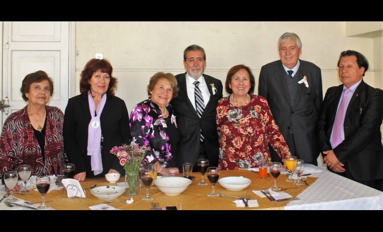 Alicia Gravert y Cecilia Zúñiga, directoras Asociación Nacional de Profesores Normalistas de Chile; Susana Toledo, presidente del Centro de ex Alumnas de la ex Escuela Normal “Isabel Bongard” de La Serena; Fernando Vicencio, presidente; Norka Díaz, directora; y Jaime Nieto, vicepresidente, de la Asociación Nacional de Profesores Normalistas de Chile; y Jorge Luis Cerda, hijo normalista.