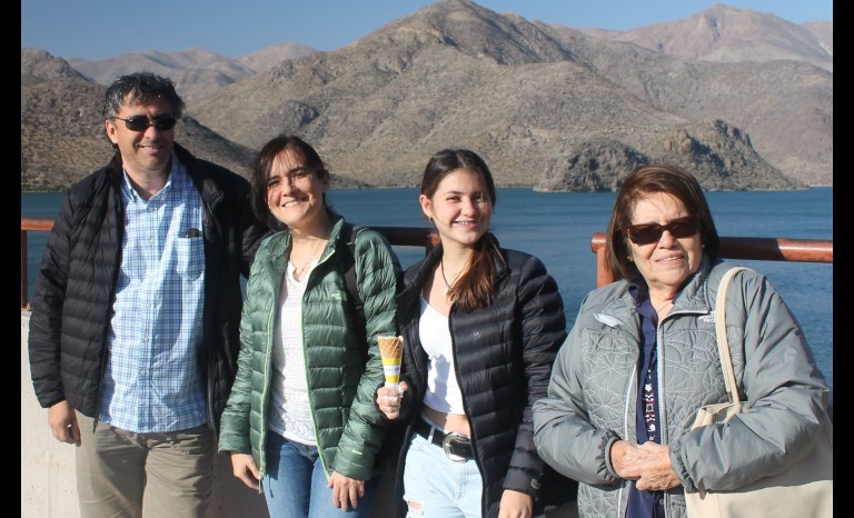 José González, Verónica Acuña, Antonia González y Ana Araya, de Santiago.
