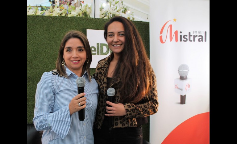 Lilian Alvarado y Ema Daud, conductoras de Vida Hogar de Radio Mistral.