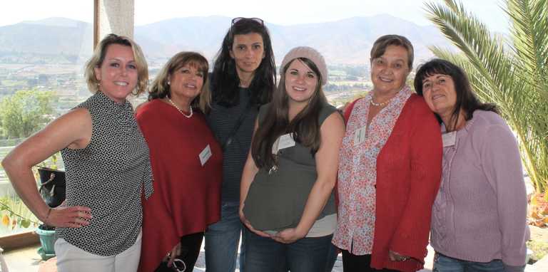 Emilie de la Motte, Mary Schaller, Vasilena Petrova, Matresa Toro, Sonia Espinosa y Ángela Solá.