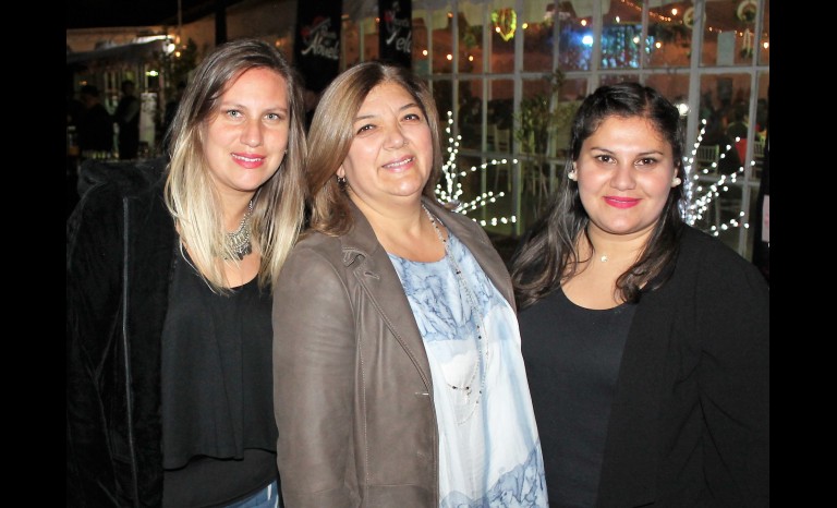 Cecilia Maureira, Rosita Araya y Constanza Maureira.