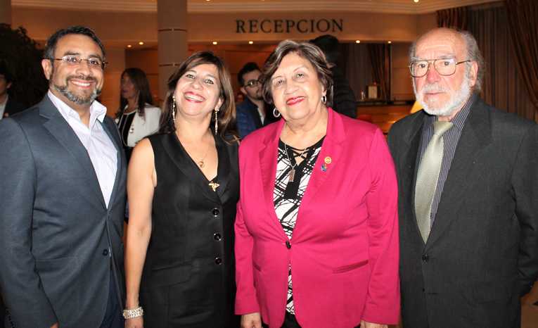 Alex Riveros, Ivonne Juhasz, María Cristina Carrillo y Rubén Urrutia.