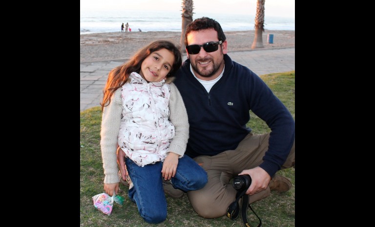 Álvaro Rivera con su hija Emilia Rivera Ibacache.