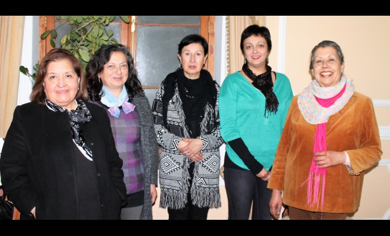Marcia Torres, Ana Añazco, Elizabeth Galleguillos, Cecilia Echeverría y María Yolanda González.