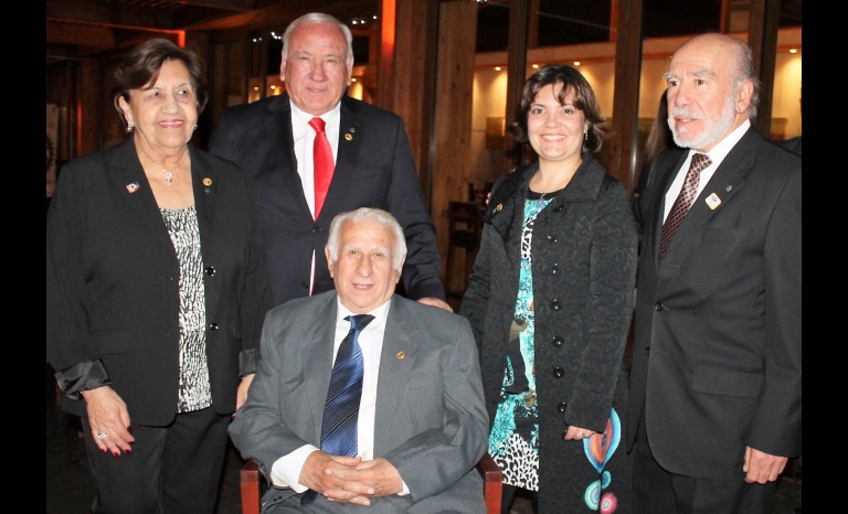 Moreno Dueñas, socio honorario de Rotary Club La Serena Oriente, junto a Cristina Carrillo, José Godoy, Montserrat Esnaola y Rubén Urrutia.