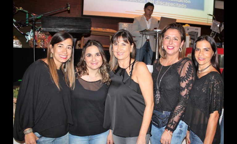 Silvana Ávila, Galie Daire, Marisol Huerta, Carolina Valenzuela y María José Mery, voluntarias de Fortezza.