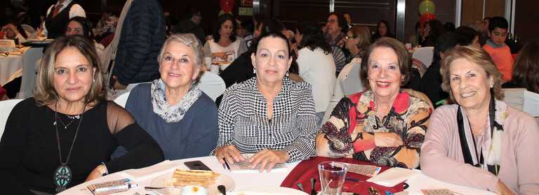Galie Daud, Raquel Gajardo, Isabel Bou, Patricia Alcayaga y Ana María Illanes.