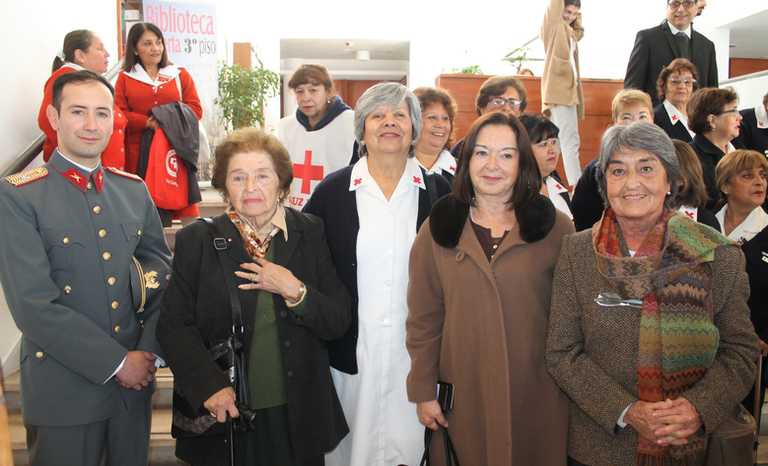 Subteniente Benjamín Sepúlveda, Marietta Penna, Betty Molina, presidenta Filial Cruz Roja La Serena; Karime Flores y Paz Ovalle.