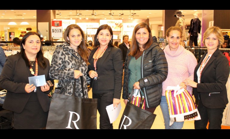 Fanny Araya, Macarena Ordóñez, Yesenia Astudillo, Patricia Figueroa, Beatriz Hidalgo y Elizabeth Muñoz.