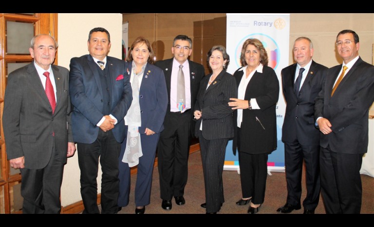 Renato Romero, José Manuel Galaz, Rossana Roco, asistente del gobernador Distrito 4320 de Rotary Club International; Francisco Meza, Graciela Vidal, Nohelfa Oyarce, Mario Jofré y Américo Giovine, gobernador provincial de Elqui.