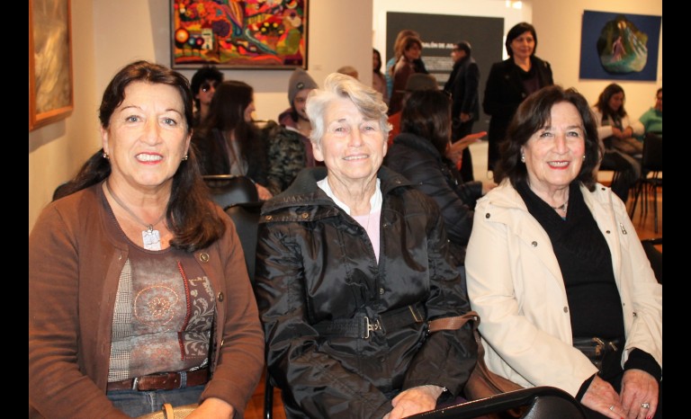 Ana María Figari, Susan Millie y Ximena Figari.