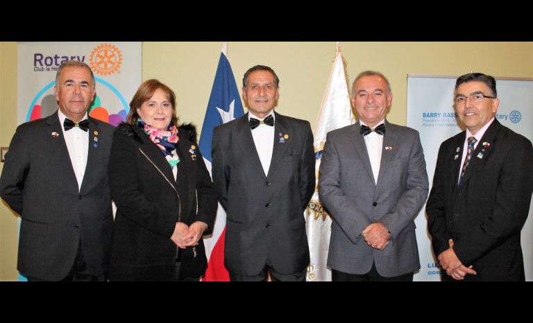 Carlos Flores, asistente gobernador Distrito 4320; Rossana Roco, presidente Comité de Emergencias Distrito 4320; Guillermo Helo, past president Rotary Club La Herradura; Juan Carlos Leveratto Bravo, presidente Rotary Club La Herradura; y Francisco Meza, asistente gobernador Distrito 4320, de Rotary Club International.