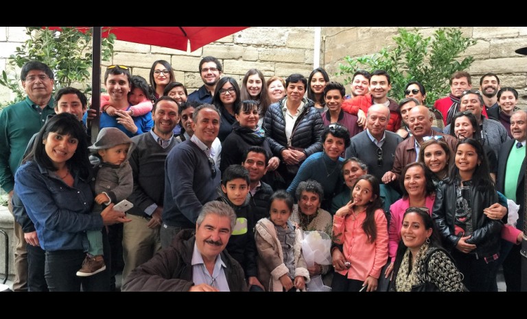 Angélica Henríquez acompañada por su gran familia.