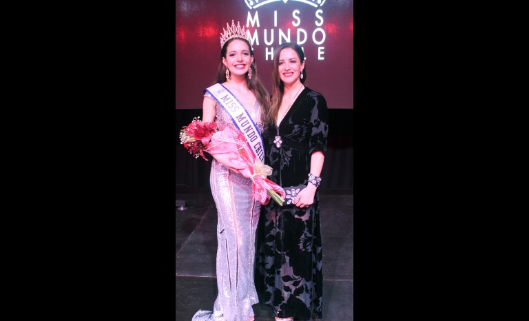 Victoria Stein, Miss Mundo Chile 2017; y Antonieta Neira, gerente Corporación Municipal de Turismo de Coquimbo.
