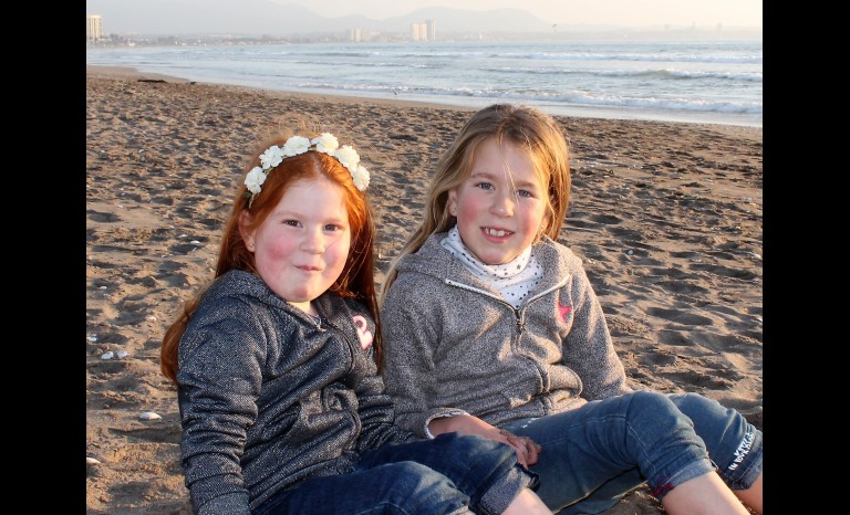 Trinidad y Agustina Christensen Iturrieta.