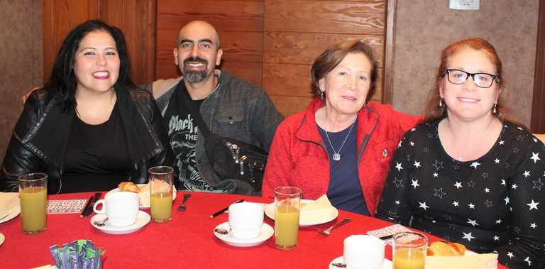 Andrea Villarroel, Aliro Castillo, Carmen Moreno y Úrsula Iturriaga.