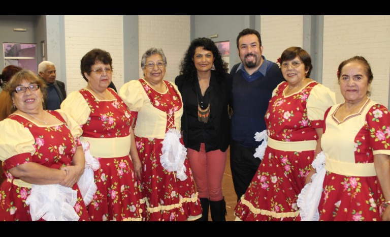 Jenny Ángel, Juana Cortés y Deisy Agüero, del Club Adulto Mayor “Atardecer del Portal”; Yasna Contreras, coordinadora Oficina Municipal del Adulto Mayor Las Compañías; Arturo Marín, delegado municipal Las Compañías; Lidia Olivares y Edita Bugueño, del Club Adulto Mayor “Atardecer del Portal”.