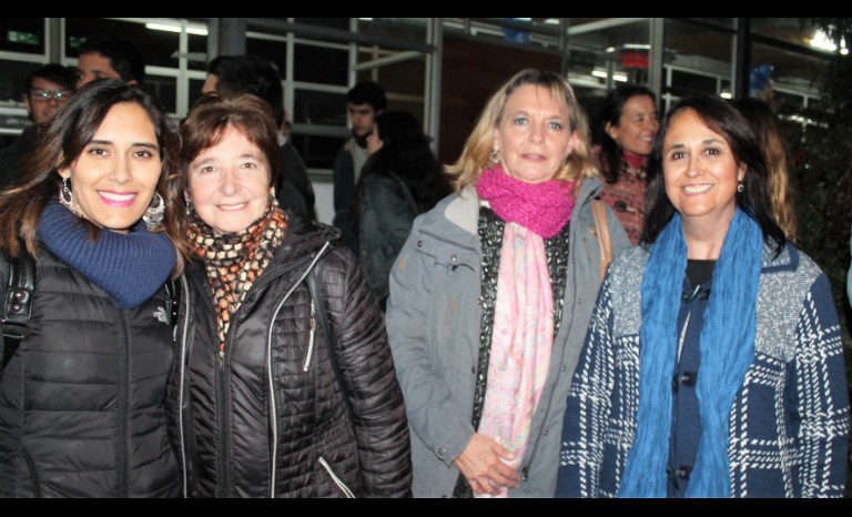 Rocío Iribarren, Marjori Goldberg, Verónica Opazo, rectora del colegio; y Yolanda Mai.