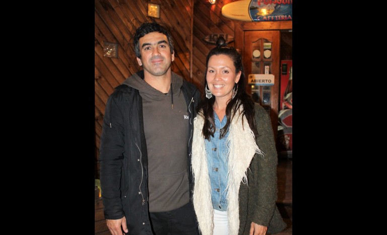 Sebastián Carvallo y Trisha Martin.