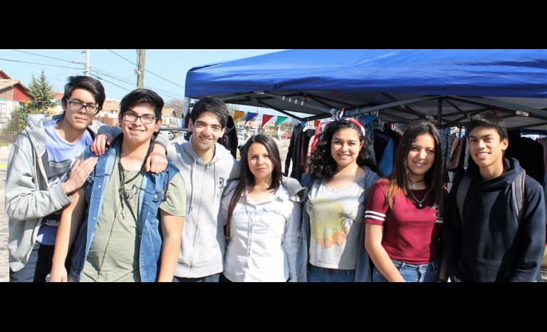 Yahir Jorquera, Ángel Manquilef, Franco Salazar, Almendra Farías, Antonia González, Aylin Flores y Cristóbal Villalobos, alumnos de Tercero Medio del Colegio Santo Domingo.