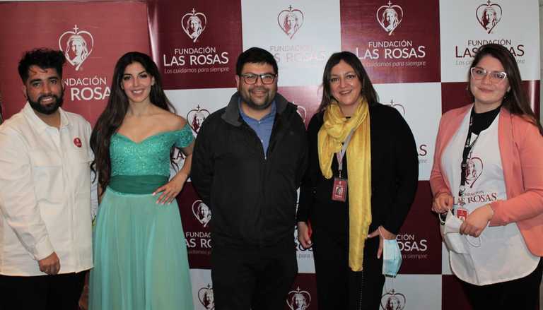 Boris Rojas, Nabila del Mar, animadora; Leonardo González, Tatiana Viveros y Mariela Campos, de FLR.