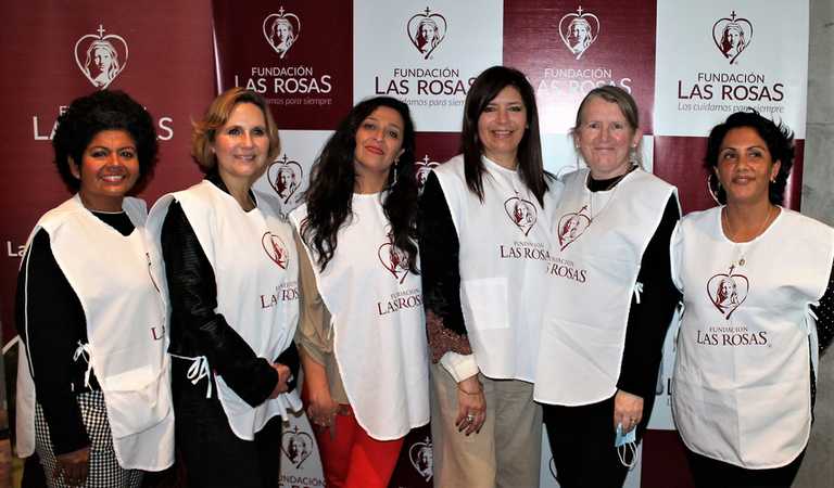 Lina Céspedes, Laura Valdés, Maureen Gallardo, Marcela Bosker y Bárbara Black, del Consejo Asesor Regional FLR, junto a Natalia Cepeda, jefa regional FLR.