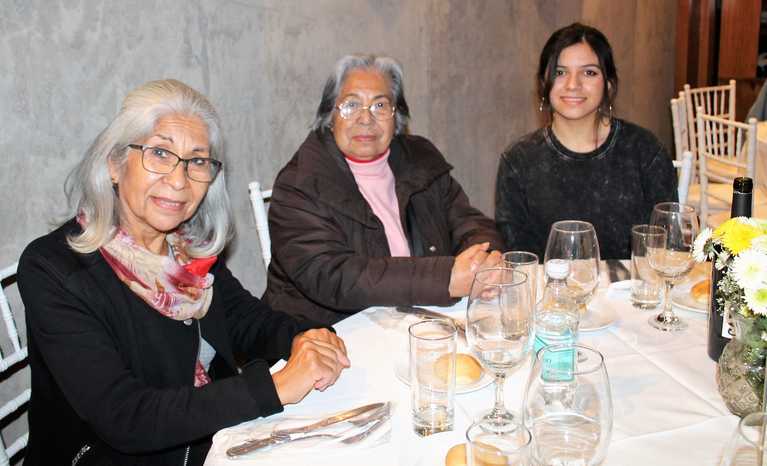 Margarita González Olguí­n, Isabel Olguín Rodríguez y Alejandra Pérez González.