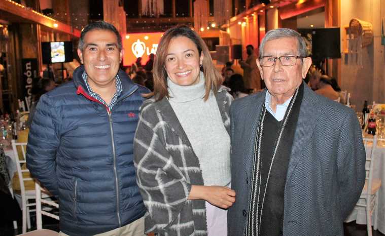 Mauricio Araya, Sandra Carretero e Ismael Araya.
