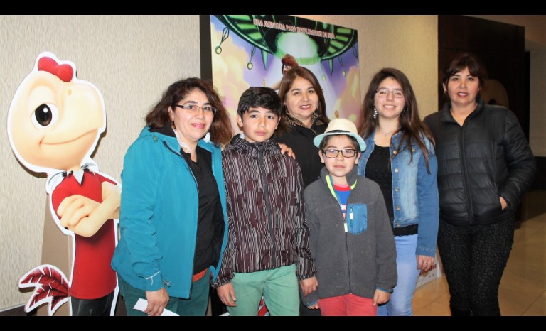 Dánisa Gallardo, José Jerez, Alejandro Jerez, Sylvia Gallardo, Daniela Astudillo y Sandra Gallardo.