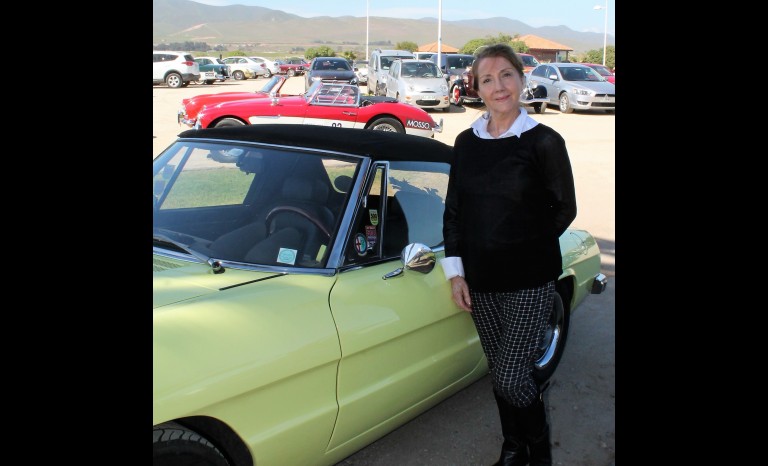 María Teresa Pavón y su Alfa Romeo Spider 1972.