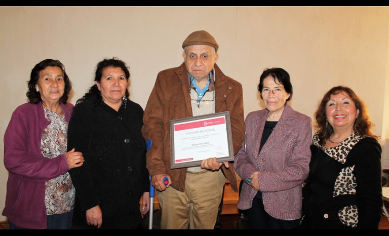 Olga Cerda, Irene Rivera, Benicio Vera, vecino destacado; Vinka Jopia y Yolanda Tapia.