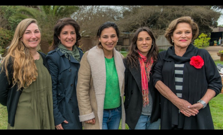 Carmen Pulido junto a Amalia, Juana, Blanca y Cecilia Letelier. 