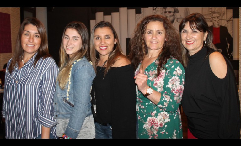 María Isabel Pereira, Valentina Albasini, Lorena Peralta, Samia Cid y Marisol Huerta.