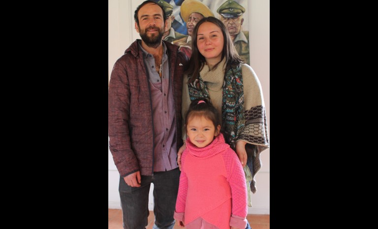 Sebastián Varela y Valeska Guicharrousse con su hija Aline.
