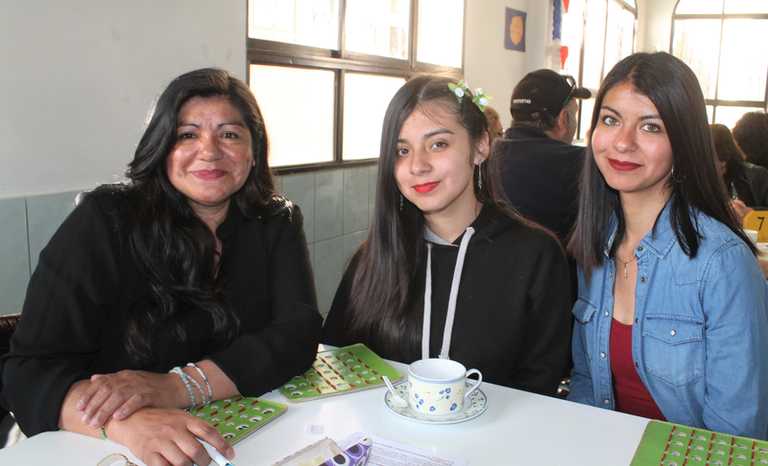Albina Piñones Maita, Carolina Castillo Barraza y Belerminia Barraza Piñones.