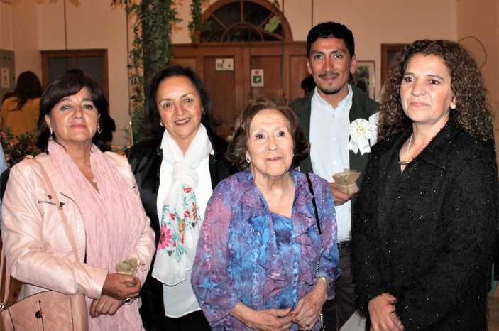 Pamela Videla, Corina Tapia, Ruth Larrea, Hernán Aguilar y Paola Berríos.