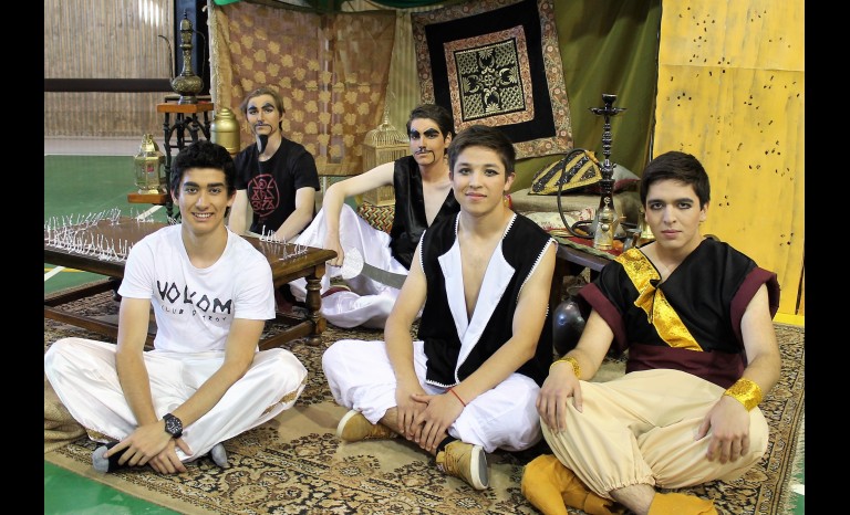 David Villanueva, Diego Esquivel y Vicente Moreno. Atrás, Emilio Fuenzalida y Francisco Morandé.